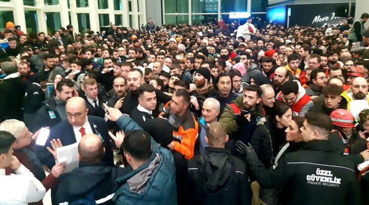Binlerce yardım gönüllüsü İstanbul Havalimanı'na akın etti