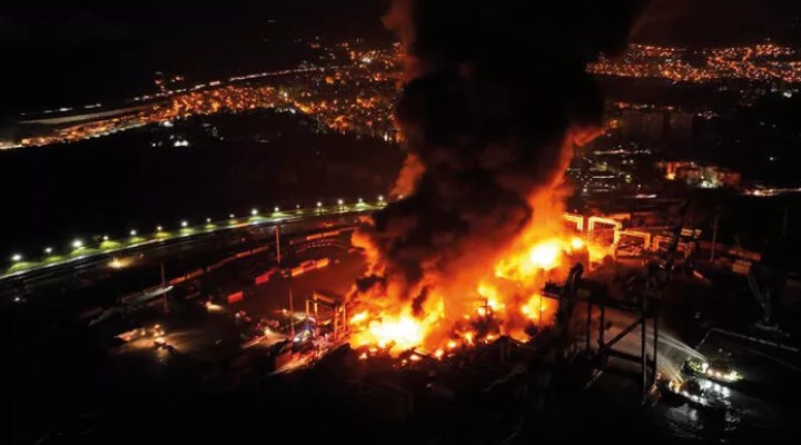 MSB 'yangın söndürüldü' açıklamasını düzeltti: İskenderun Limanı’nda yangın sürüyor