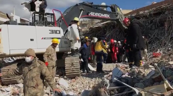 Arnavutluk, Türkiye'deki depremler nedeniyle 1 günlük ulusal yas ilan etti