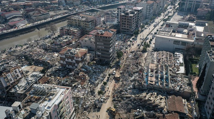Deprem felaketinde 6''ncı gün: Can kaybı 22 bin 327''ye yükseldi