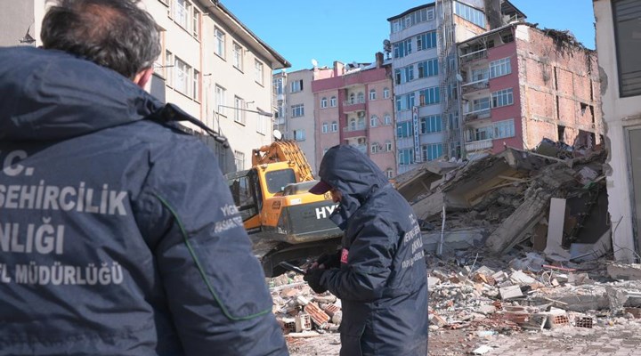 Deprem bölgesindeki son hasar tespit bilançosu: 50 bin bina yıkık veya acil yıkılması gerekiyor!