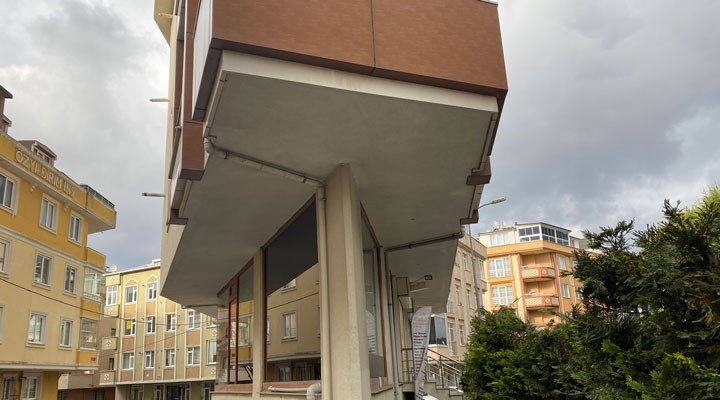Çekmeköy'deki bina gündem oldu, müteahhit 'Yönetmeliğe uygun' dedi