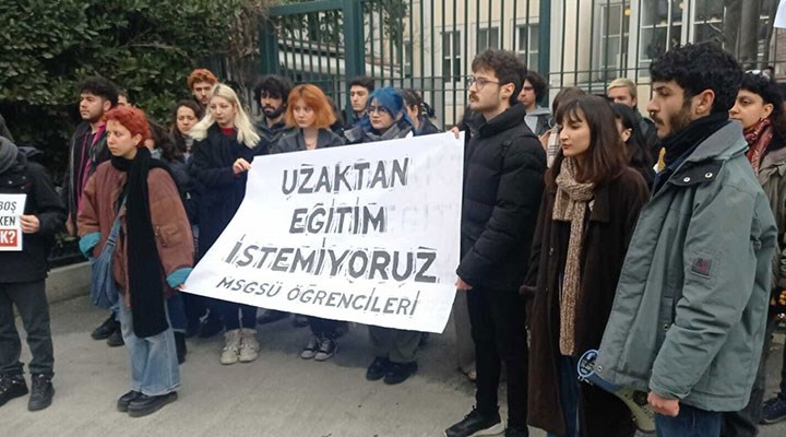 Mimar Sinan öğrencilerinden 'uzaktan eğitim' protestosu: "Kabul etmiyoruz"