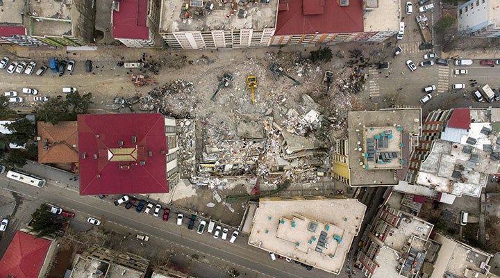 Olası İstanbul depremiyle ilgili uyarı: "Binaların yüzde 5'i yıkılsa 825 bin kişi enkaz altında kalır"