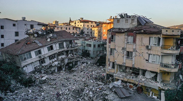 Depremlerde hayatını kaybedenlerin sayısı 42 bin 310'a yükseldi