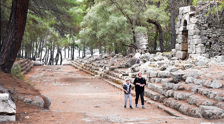 İhale yasaklısı bakan yeğenine kıyak: Antik kenti talan ihalesi