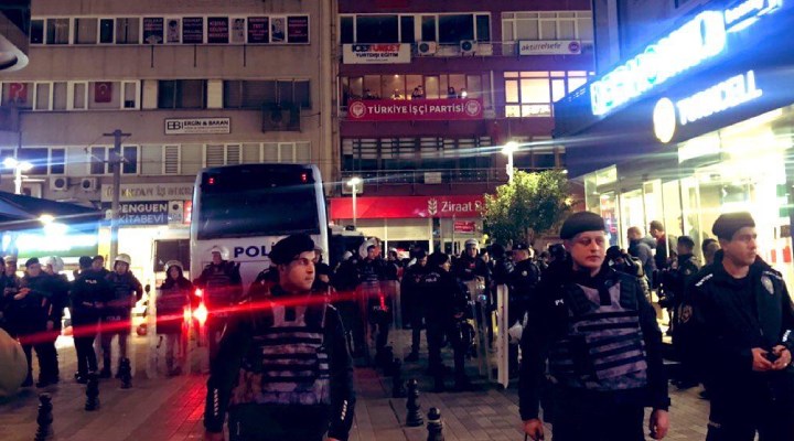 Kızılay’ı protesto eden TİP üyeleri gözaltına alındı