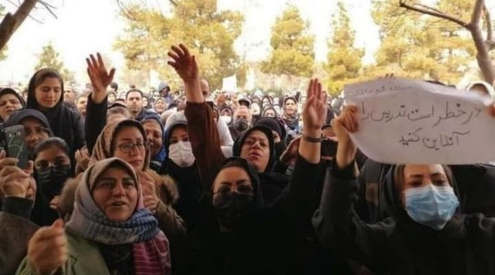 İran'ın 6 eyaletinde onlarca kız öğrenci daha zehirlendi