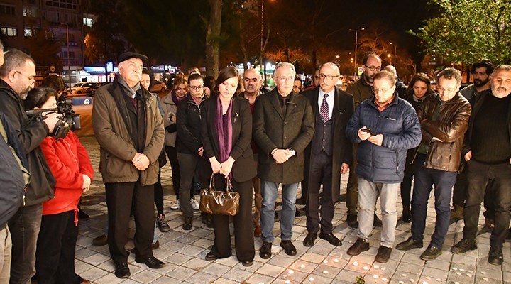 Depremde hayatını kaybedenler İzmir’de anıldı