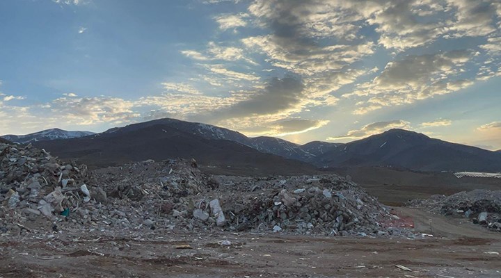 BirGün deprem bölgesinden bildiriyor: Yaşam alanlarına moloz döküyorlar