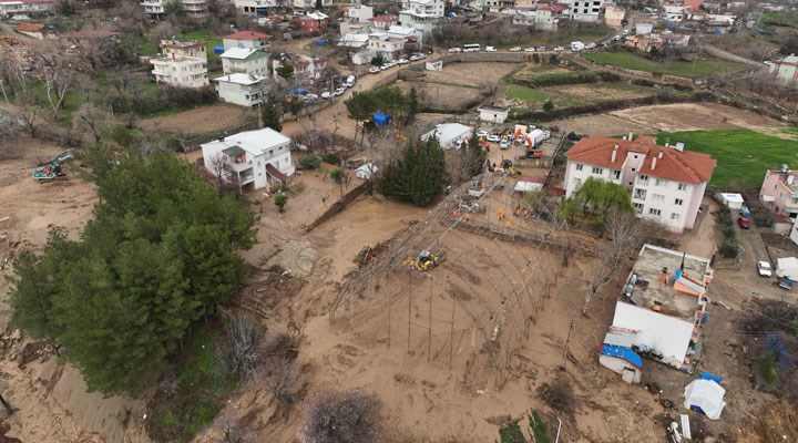 Deprem bölgesini vuran sel felaketinde can kaybı 18'e ulaştı