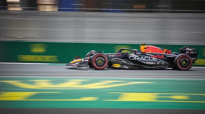 Sergio Perez 'pole' pozisyonun sahibi oldu, Max Verstappen ikinci seansta elendi