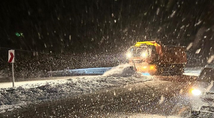 Bayburt-Erzurum karayolu, kar ve tipi nedeniyle kapandı