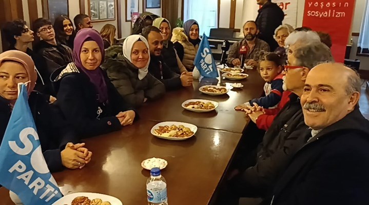 Bursa’da direnen emekçi kadınlar, SOL Parti’ye üye oldu