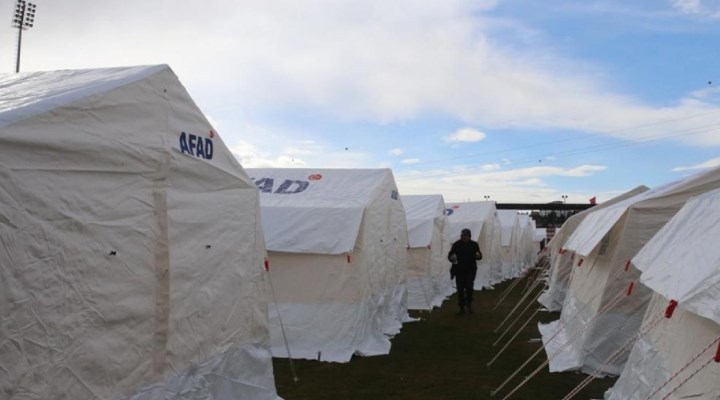 Afet bölgesinde 2 milyon kişi hala çadırda kalıyor, 83 kişiye 1 tuvalet düşüyor