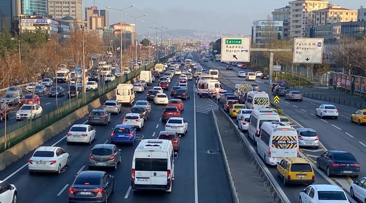 İstanbul'da haftanın ilk iş gününde trafik yoğunluğu yaşandı