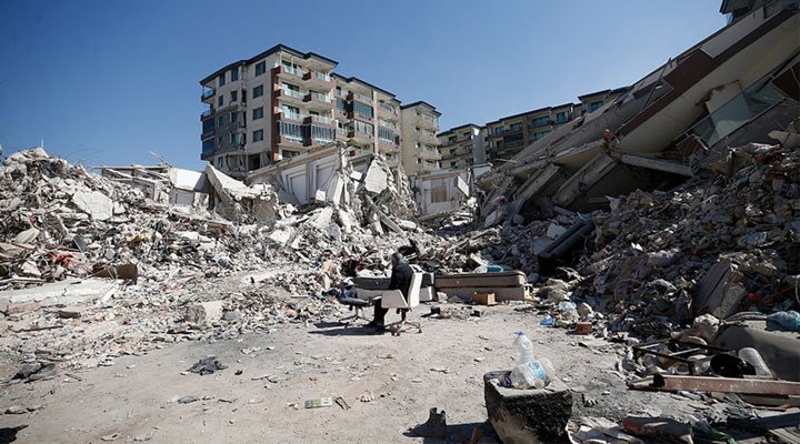 Adalet Bakanlığı'ndan Hatay'da yıkılan binaların müteahhidi için Kuzey Kıbrıs'tan iade talebi