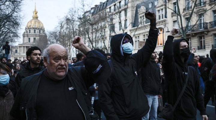 Fransa'da tepki çeken emeklilik reformuna karşı ülke genelinde greve gidildi