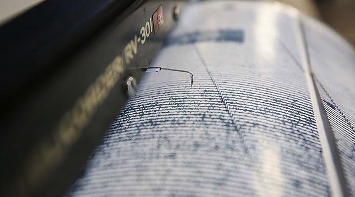 İran'ın Türkiye sınırında 5.6 büyüklüğünde deprem: 82 yaralı