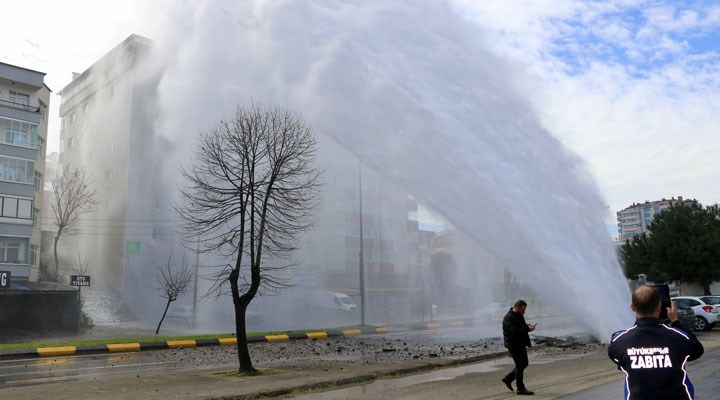 Trabzon'da ana su hattı patladı, 7 katlı binada hasar oluştu