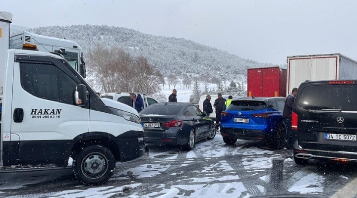Anadolu Otoyolu'nda zincirleme kaza: Bolu-Ankara istikameti trafiğe kapandı