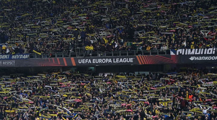 Fenerbahçe, sahaya yabancı cisim atan 7 taraftarın stada girmesini yasakladı