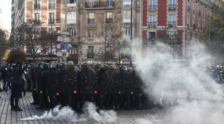 Fransa'da emeklilik reformuna karşı protestolarda 111 gözaltı