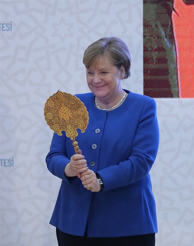 Merkel’den hediye sevinci