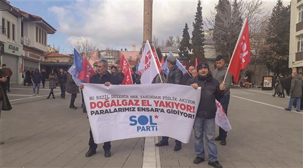 ege-de-sokaga-ciktilar-sol-parti-den-hayat-pahaliligina-ve-ranta-protesto-684153-1.