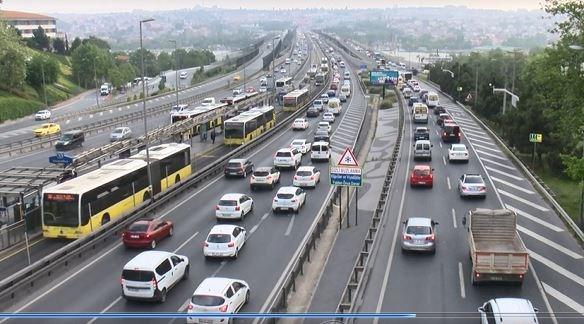 istanbul-da-trafik-yogunlugu-yuzde-42-lere-ulasti-731486-1.