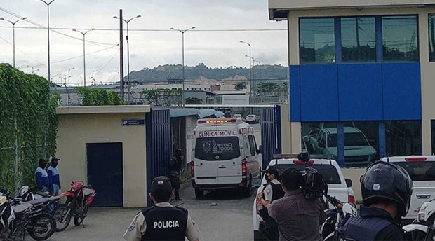 ekvador-da-3-ayri-kentte-cezaevlerinde-isyan-cikti-en-az-50-mahkum-olduruldu-844968-1.