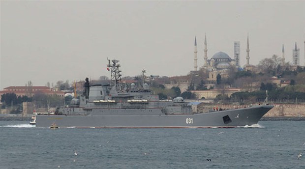rus-savas-gemileri-istanbul-bogazi-ndan-gecti-865658-1.