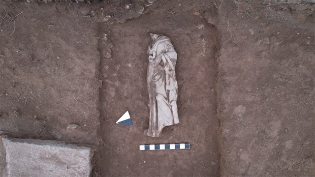 aizanoi-antik-kenti-kazisinda-hygieia-heykeli-bulundu-912052-1.