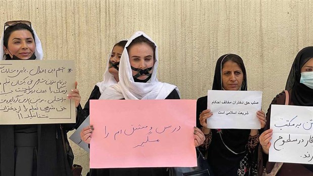 afganistan-da-kadinlar-egitim-ve-calisma-haklari-icin-sessiz-protesto-duzenledi-923206-1.