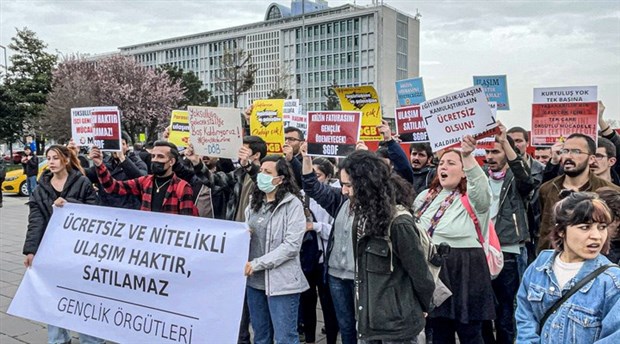 istanbul-da-universite-ogrencileri-ulasim-zamlarini-protesto-etti-1000624-1.