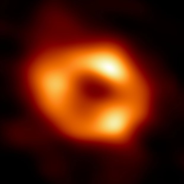 samanyolu-galaksisinin-merkezindeki-super-kutleli-kara-delik-ilk-kez-goruntulendi-1014548-1.