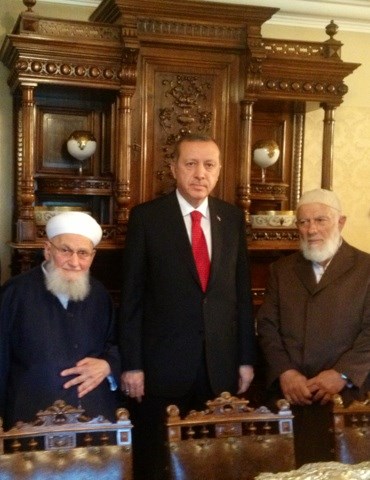 Hasan Kılıç (solda), Erdoğan (ortada), Ahmet Ustaosmanoğlu (sağda)