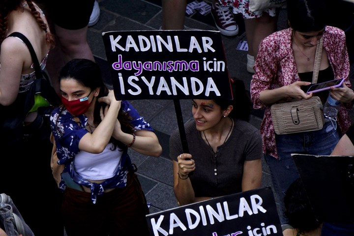 Taksim'de 'İstanbul Sözleşmesi'nden Vazgeçmiyoruz' eylemi-Temmuz 2021 / Fotoğraf: Depophotos