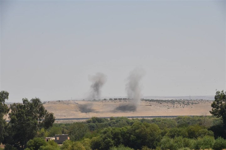 Antep'teki saldırının ardından ateş altına alınan bazı hedeflerden dumanların yükseldiği görüldü-AA