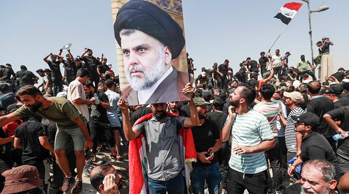 Sadr’ın istifasının ardından çıkan çatışmalarda 30 kişi öldü. (Fotoğraf: AA)