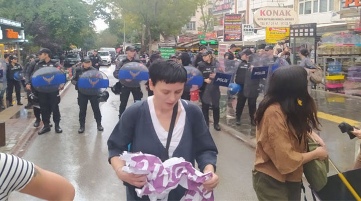 Ankara’da, Samsun’da ve Mersin’de çok sayıda kadın gözaltına alındı. 