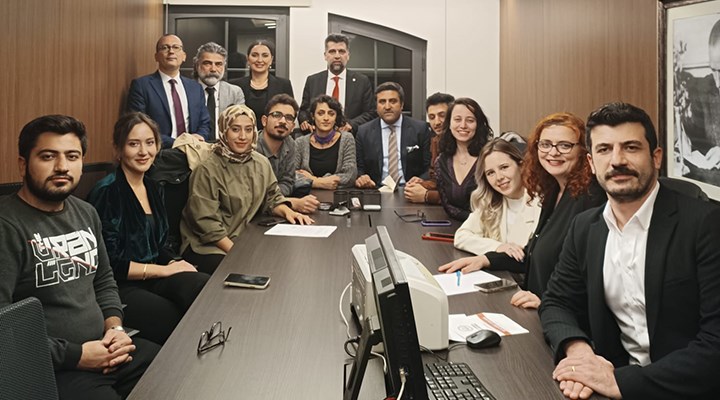 Kılıç ve yönetim kurulu üyeleri İstanbul Barosu’nda stajyer avukatların sorunlarına çözüm bulmak için bir araya geldi. 