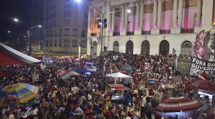 Halk, Lula'nın zaferinin ardından sokaklarda kutlama yaptı.