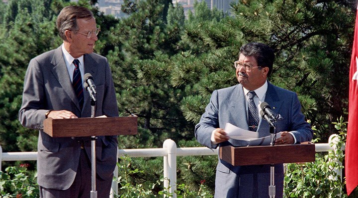 Özal ve dönemin ABD Başkanı Bush 20 Temmuz 1991’de Çankaya Köşkü’nde bir araya gelmişti. (Fotoğraf: Depo Photos)