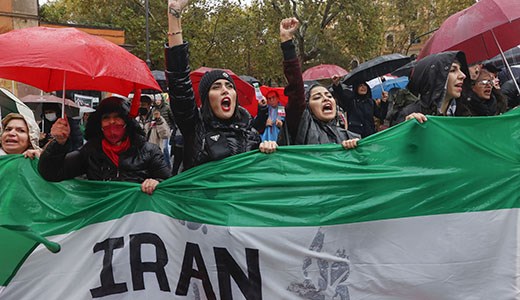 İtalya'da İran'daki rejim karşıtı protestolara destek eylemi yapıldı.