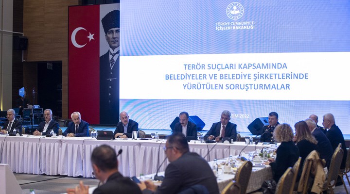Soylu, Emniyet Genel Müdürlüğü Şehit Demet Sezen Toplantı Salonu'nda düzenlenen basın toplantısında açıklamalarda bulundu.