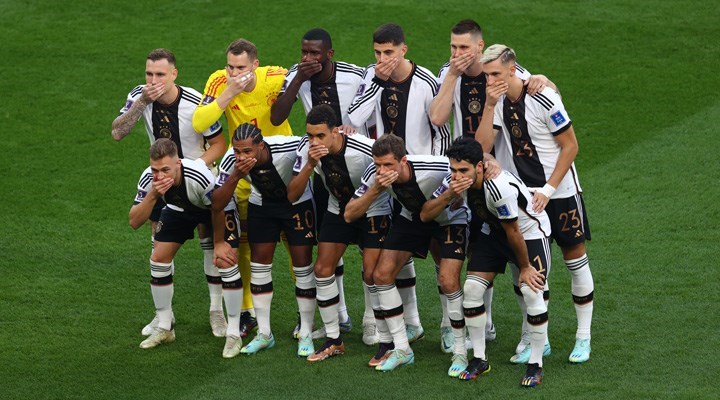 Almanya takımı, turnuvadaki ilk maçlarında ev sahibi Katar'ı, insan hakları ihlalleri nedeniyle protesto etti.