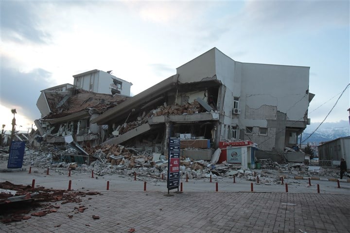 Hatay'da yıkılan bir hastane / Fotoğraf: Depophotos