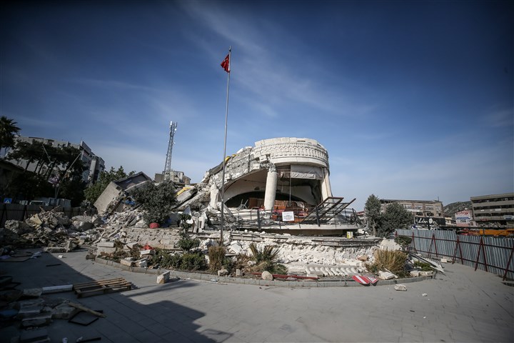 Hatay Devleti'nin meclis binası olarak hizmet veren yapı da depremde yerle bir oldu / AA