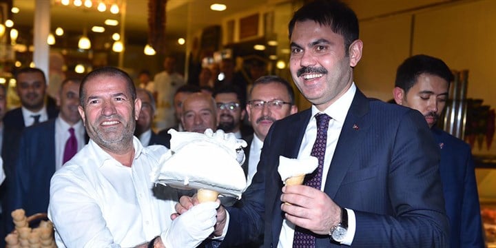 Sami Kervancıoğlu’nun Çevre ve Şehircilik Bakanı Murat Kurum’la da fotoğrafları var.